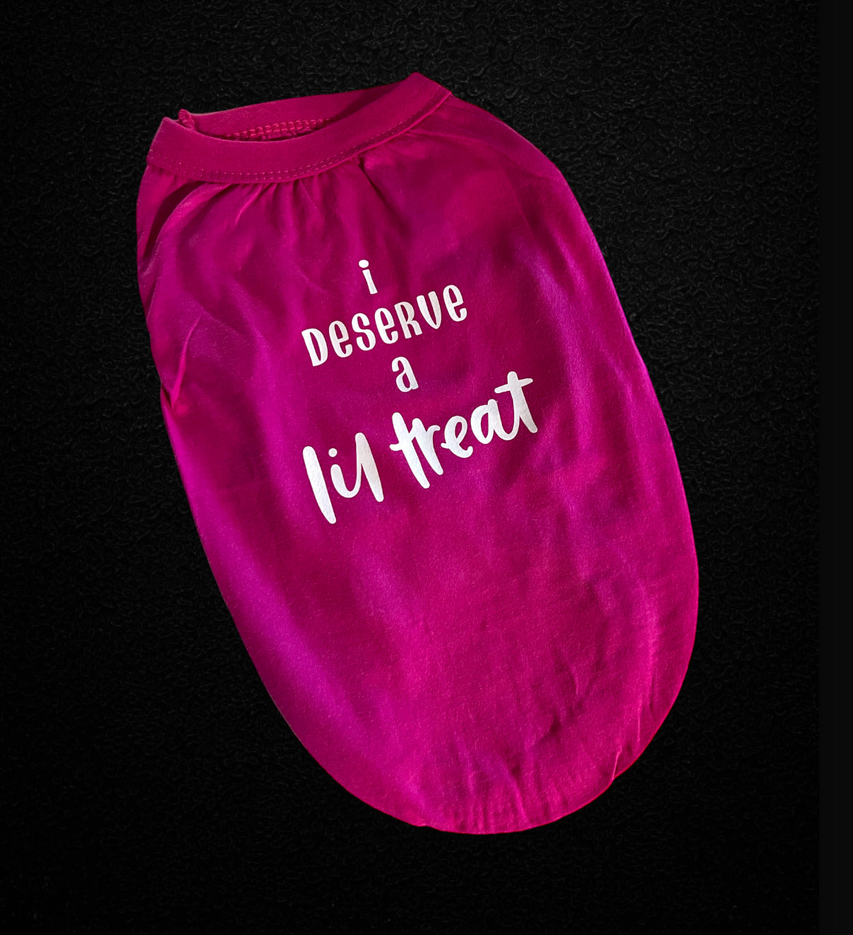 Medium Dog “I Deserve a Lil Treat” Tee in Dark Pink